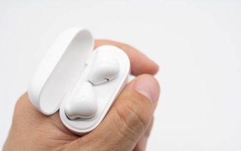 Experience Real-Time Translation Using M95 Translator Earbuds
